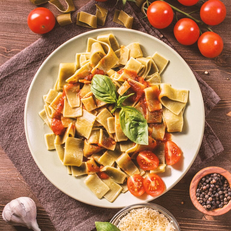 One-Pot-Pasta mit Spinat und Tomaten