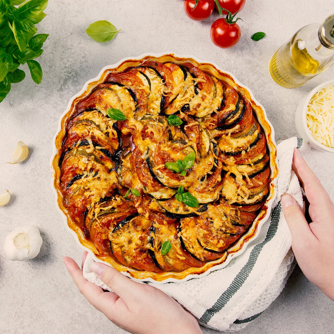 Frühlingsgemüse-Ratatouille mit Knoblauchbaguette